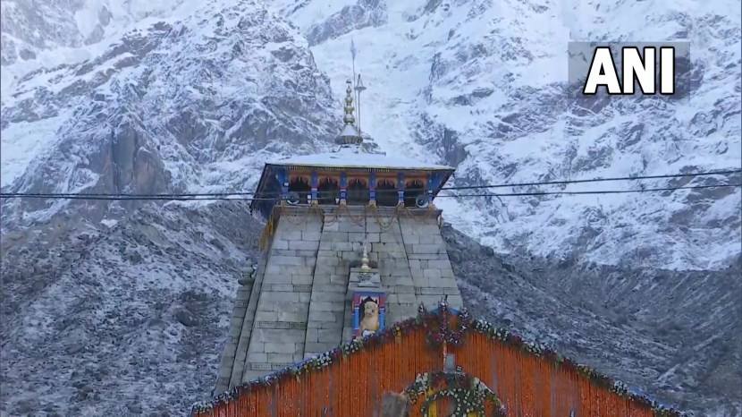 मोदींनी केंदरानाथ मंदिरासही भेट दिली.