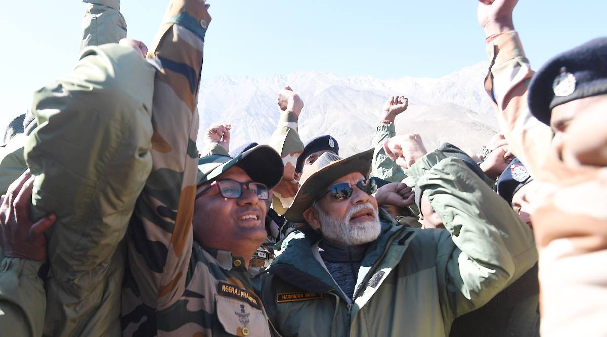 आपल्यासाठी युद्ध हा कधीच पहिला पर्याय नाही. आपल्या वीरतेमुळे, संस्कारामुळे आपण युद्धाला नेहमीच शेटचा पर्याय समजलेले आहे. लंका किंवा कुरुक्षेत्र असो, येथे आपण नेहमीच युद्ध टाळण्याचा प्रयत्न केलेला आहे, असेही नरेंद्र मोदींनी म्हटलं.