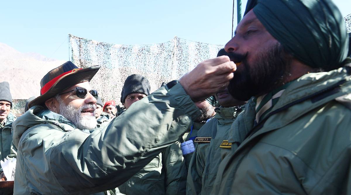 दरवर्षी प्रमाणे पंतप्रधान नरेंद्र मोदी यांनी भारतीय सैनिकांबरोबर दिवाळी साजरी केली. यंदाची दिवाळी त्यांनी जम्मू-काश्मीरमधील कारगिल द्रास येथे भारतीय सैनिकांबरोबर साजरी केली आहे.
