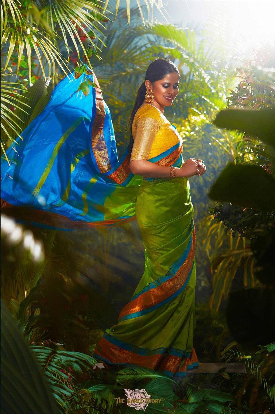 Diwali Saree Poses Guide By hasya jatra fame Prajakta Mali Shivali Parab Apurva Nemlekar Rinku Rajguru