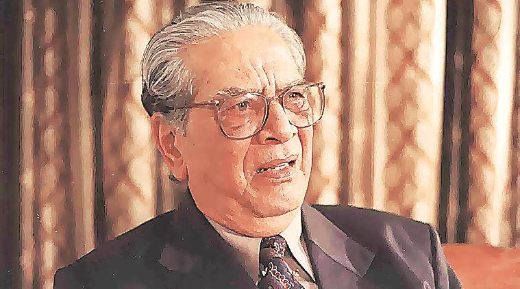 Shriram Lagoo: श्रीराम लागू यांनी एमबीबीएस आणि एमएसची पदवी घेतली आहे. १९६९ मध्ये चित्रपटात येण्यापूर्वी त्यांनी खासगी रुग्णालयात प्रॅक्टिसही केली होती.
