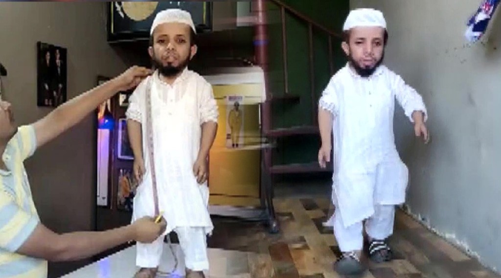 2-3-foot-tall-man-from-uttar-pradesh-wants-to-invite-pm-modi-and-yogi-adityanath-to-his-wedding