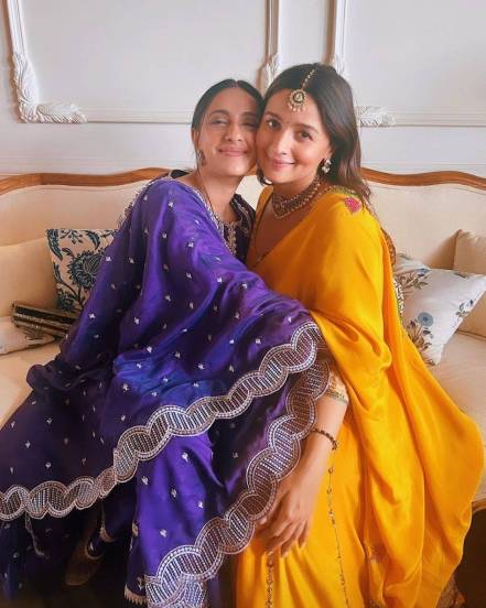 आलियाने तिच्या डोहाळे जेवणाचे काही फोटो सोशल मीडियावर पोस्ट केले आहेत.