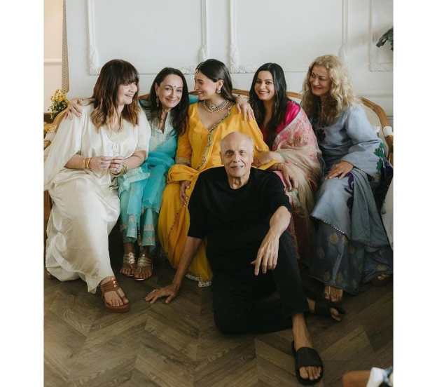 गेले अनेक दिवस कपूर आणि भट्ट कुटुंब मिळून आलियाच्या दोहळेजवणाच्या कार्यक्रमाची जय्यत तयारी करत होते.
