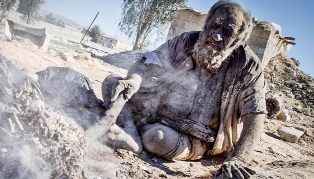 Worlds Dirtiest Man Amou Haji Dies Months After His First Bath In Decades