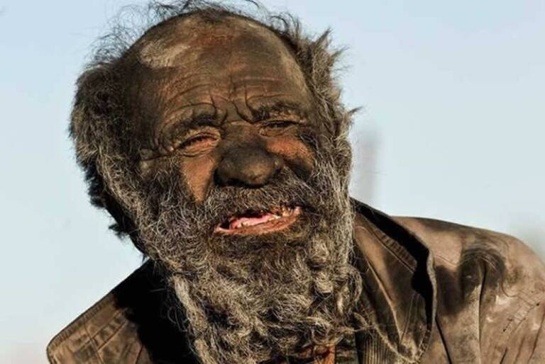 Worlds Dirtiest Man Amou Haji Dies Months After His First Bath In Decades