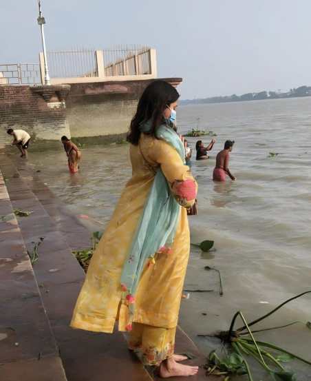 ती वामिकाबरोबर बेलूरच्या मठात गेली होती.