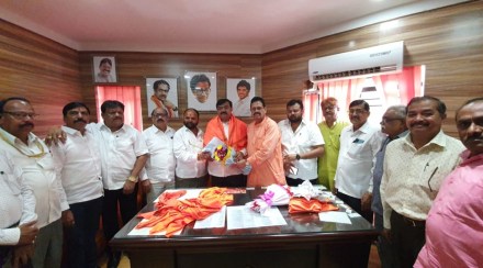 शिवसेना (ठाकरे) गटाचे पदग्रहण शिवसेना (ठाकरे) गटाचे पदग्रहण