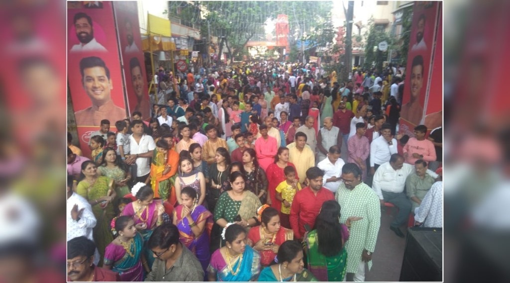 गडकरी रंगायतन चौकात ठाकरे आणि शिंदे गटाची दिवाळी पहाट