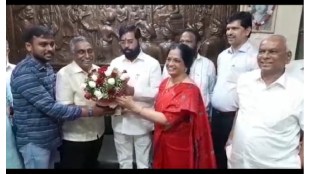 The Chief Minister dt. Met di Ba.Patil family in Panvel