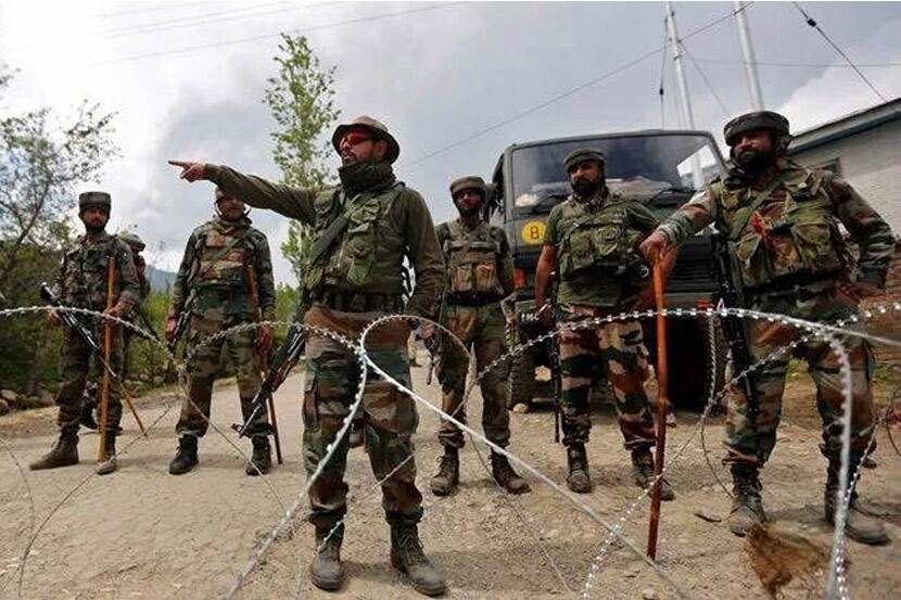 देशाच्या रक्षणासाठी कोणत्याही परिस्थितीवर मात करण्याची या जवानांची तयारी असते.