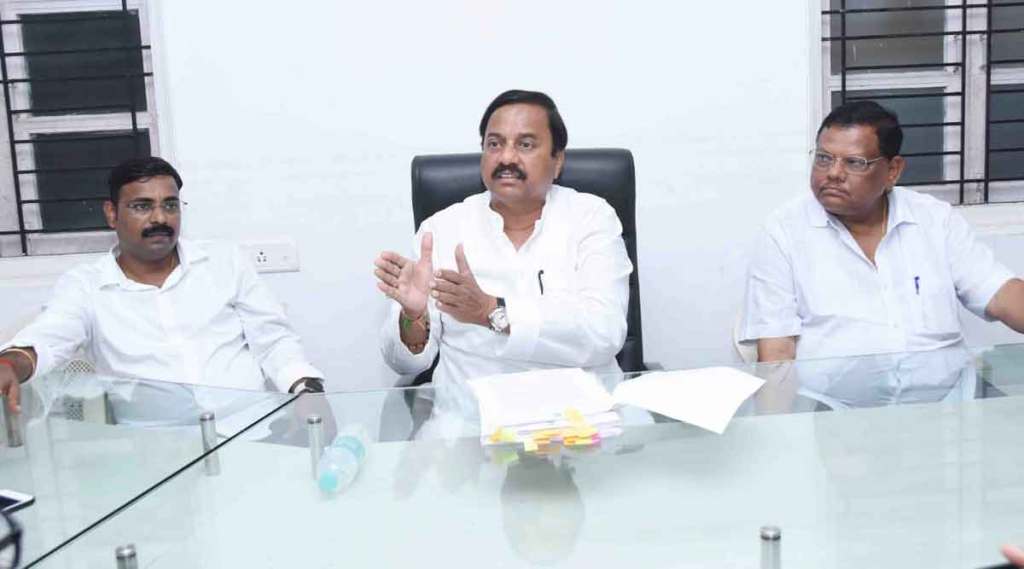 अलिबाग येथे पत्रकार परिषदेत खासदार सुनील तटकरे बोलताना