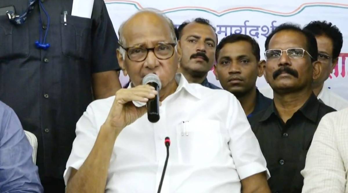 माझे शिक्षण पुणे विद्यापीठात झाले. त्या संस्थेला ‘सावित्रीबाई फुले पुणे विद्यापीठ’ नाव देण्यासाठी छगन भुजबळ यांनी महत्वाची कामगिरी बजावली. ( फोटो साभार - शरद पवार ट्विटर )