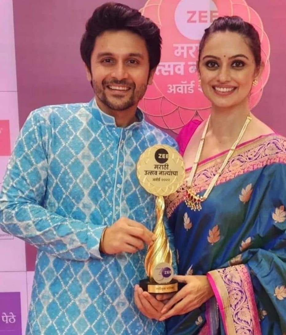 ‘नवा गडी नवं राज्य’ या मालिकेची खासियत म्हणजे याची निर्मिती अभिनेत्री श्रुती मराठे हिने केली आहे. श्रुतीसह तिचा पती गौरव घाटणेकर सुद्धा या मालिकेचा निर्माता आहे.