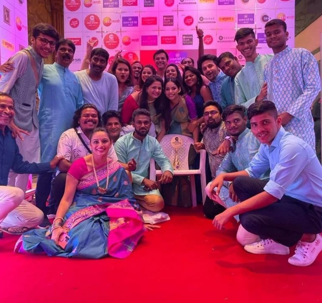 झी मराठी अवार्ड्स २०२२ मध्ये ‘नवा गडी नवं राज्य’ ला अनेक पुरस्कारही प्राप्त झाले आहेत.
