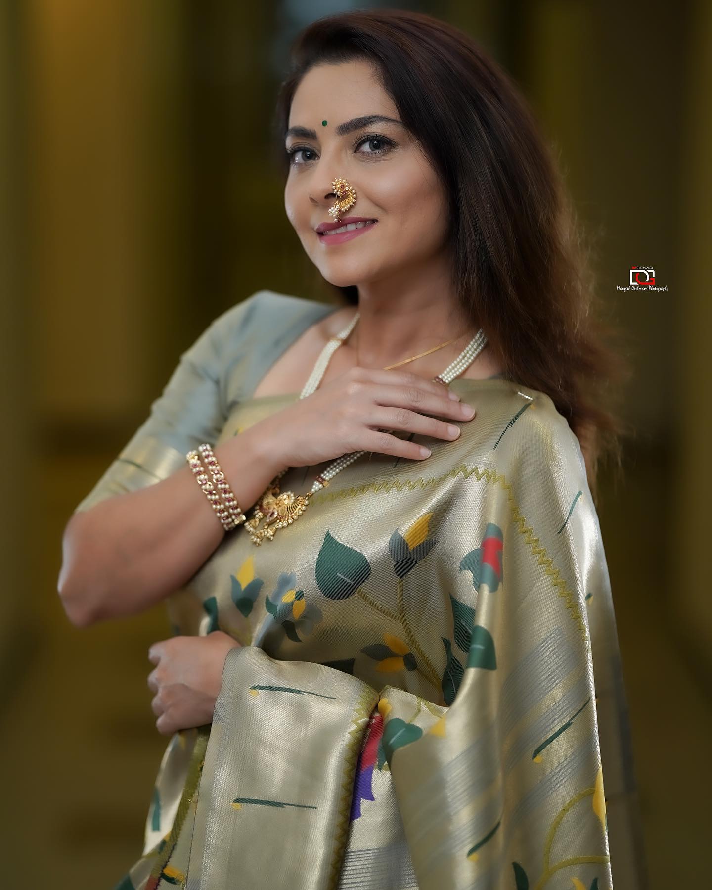 sonalee kulkarni photoshoot in saree