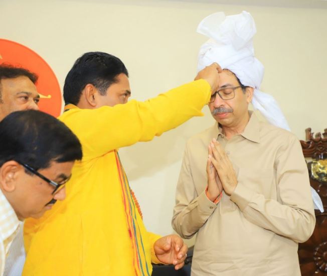 uddhav thackeray and sanjay deshmukh