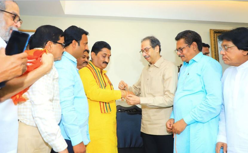 uddhav thackeray and sanjay deshmukh