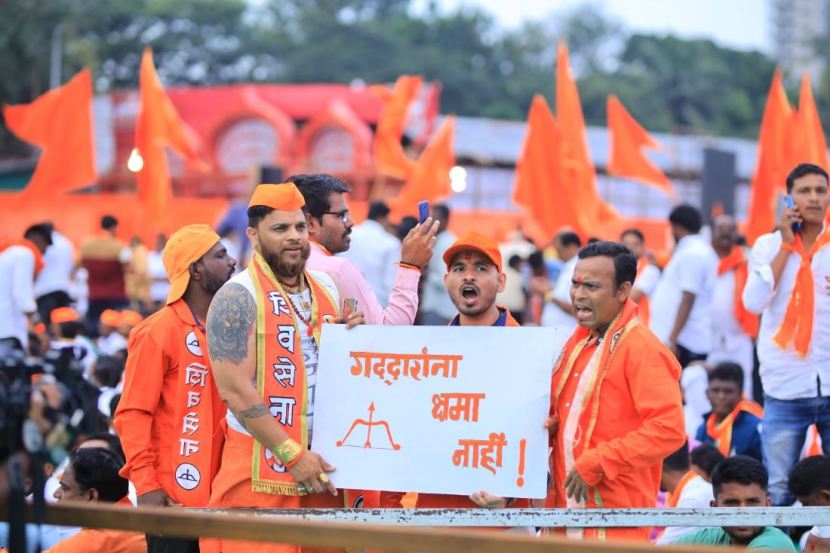 uddhav thackeray and sanjay deshmukh