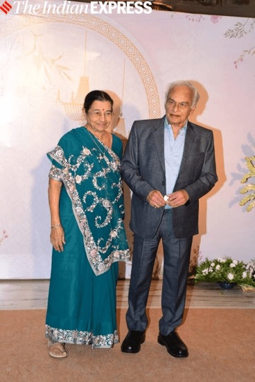 कल्याणजी शाह आणि त्यांच्या पत्नी शांताबेन शाह या सोहळ्यामध्ये उपस्थित होते.