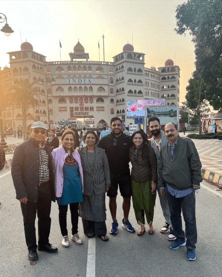 पंजाबशी तिचं खास नातं आहे. सोनालीच्या आईचा जन्म तेथे झाला आहे. त्या मूळच्या पंजाबी आहेत.