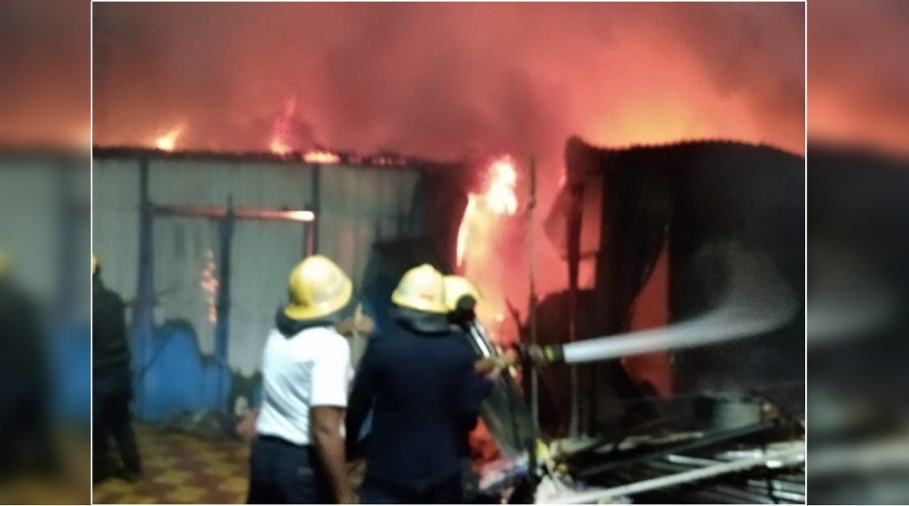 Houses on fire in Vanwadi in Pune Houses on fire in Vanwadi in Pune