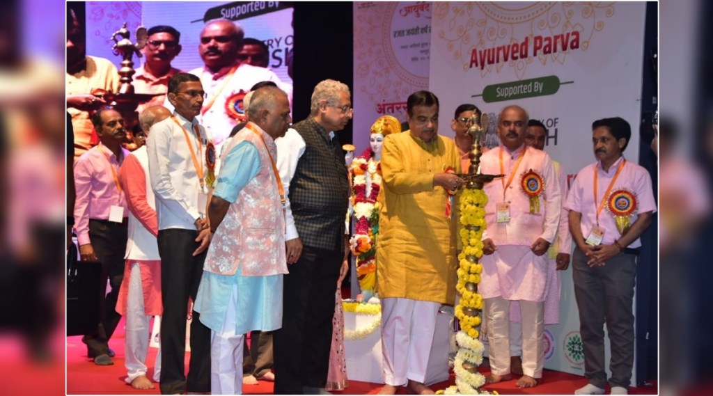 Nitin Gadkaris given advice to Ayurveda doctor in Ayurvedic conference in nagpur Nitin Gadkaris given advice to Ayurveda doctor in Ayurvedic conference in nagpur