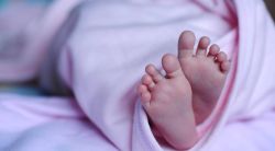 बापरे! जन्माला आली चक्क शेपटी असलेली मुलगी, ५.७ सेंटीमीटरची शेपटी पाहून पालकांसह डॉक्टरही चक्रावले