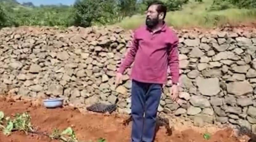 गावचा सुपुत्र राज्याचा मुख्यमंत्री झाल्याने गावकऱ्यांनीही एकनाथ शिंदे यांचं उत्साहात स्वागत केल.