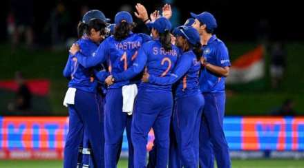 Yasthika Bhatia gave a bitter reply to the troller and said, 'So will I sit at home and pass comments like you