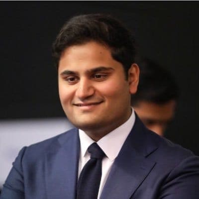 जीत मित्तल: जीत हा करण अदानी यांचा धाकटा भाऊ आणि अदानी समूहाचा भाग आहे. पेनसिल्व्हेनिया विद्यापीठातून त्यांनी स्कूल ऑफ इंजिनीअरिंग आणि अप्लाइड सायन्सेसमधून पदवी प्राप्त केली. येथे वार्षिक फी सुमारे ५५ ते ६० लाख रुपये आहे. (Photo: twitter)
