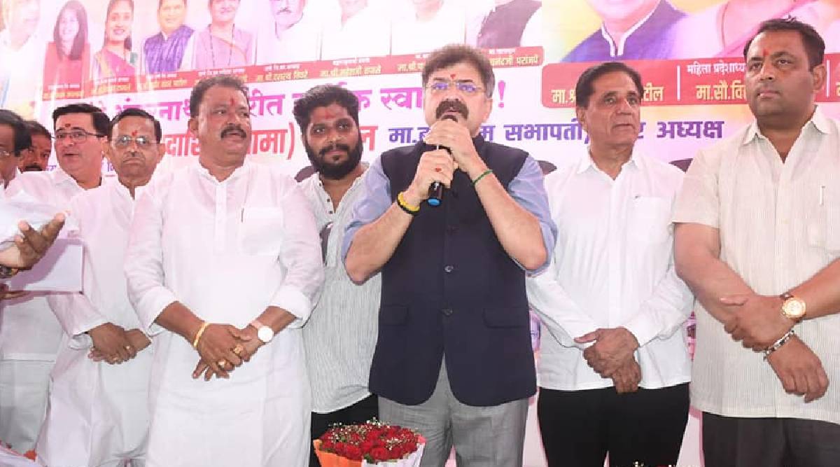 त्यानंतर न्यायालयाकडून आव्हाड आणि कार्यकर्त्यांची जामिनावर सुटका झाली. त्यात ७२ तासांमध्येच जितेंद्र आव्हाडांवर आणखी एक गुन्हा दाखल झाला आहे. एका महिलेने आव्हांडाविरोधात विनयभंगाचा गुन्हा दाखल केला आहे.