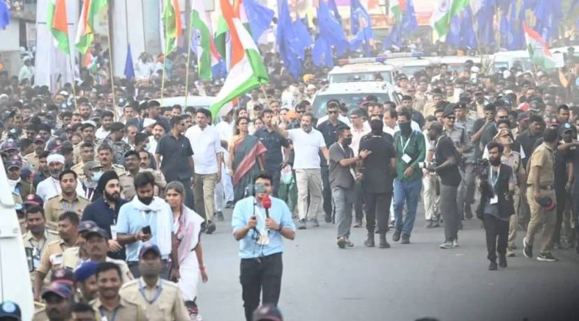 या यात्रेत मोठ्या संख्येने काँग्रेस कार्यकर्ते आणि पदाधिकाऱ्यांनी हजेरी लावली होती.