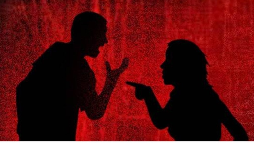 clash between separated husband and wife inside court premises husband seriously injured in jalgaon clash between separated husband and wife inside court premises husband seriously injured in jalgaon