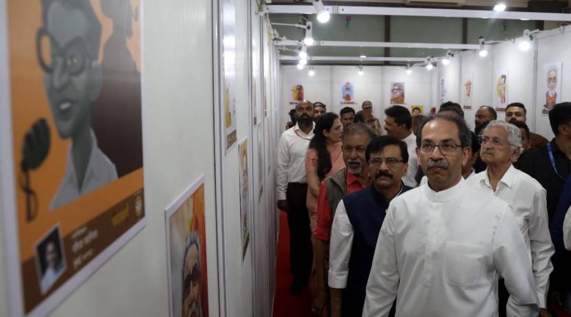 बाळासाहेब ठाकरेंच्या कलाकृतीच्या प्रदर्शनाला उत्स्फुर्त प्रतिसाद मिळत आहे.