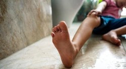 ब्लड शुगरमध्ये कधी येते पाय कापण्याची वेळ? वेळीच जाणून घ्या Diabetic Foot ulcer ची लक्षणे