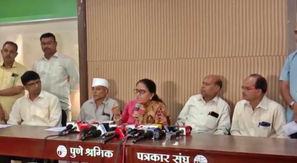 यावेळी रतन देशपांडे यांच्यासह अमर वामनराव देशपांडे, किरण अमर देशपांडे इत्यादी उपस्थित होते. बाजीप्रभू देशपांडेंच्या वंशजांनी घेतलेल्या पाच आक्षेपांचा हा आढावा…