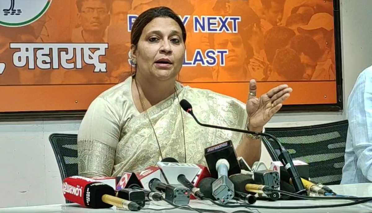 हा धक्का आहे का? धक्का लागणं आणि पकडून धक्का देणं या दोन्ही गोष्टी वेगळ्या आहेत - रिधा रशीद