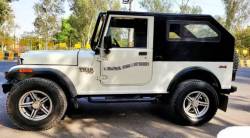 आनंदाची बातमी! केवळ ४ लाखांमध्ये मिळत आहे MAHINDRA THAR, जाणून घ्या ऑफर