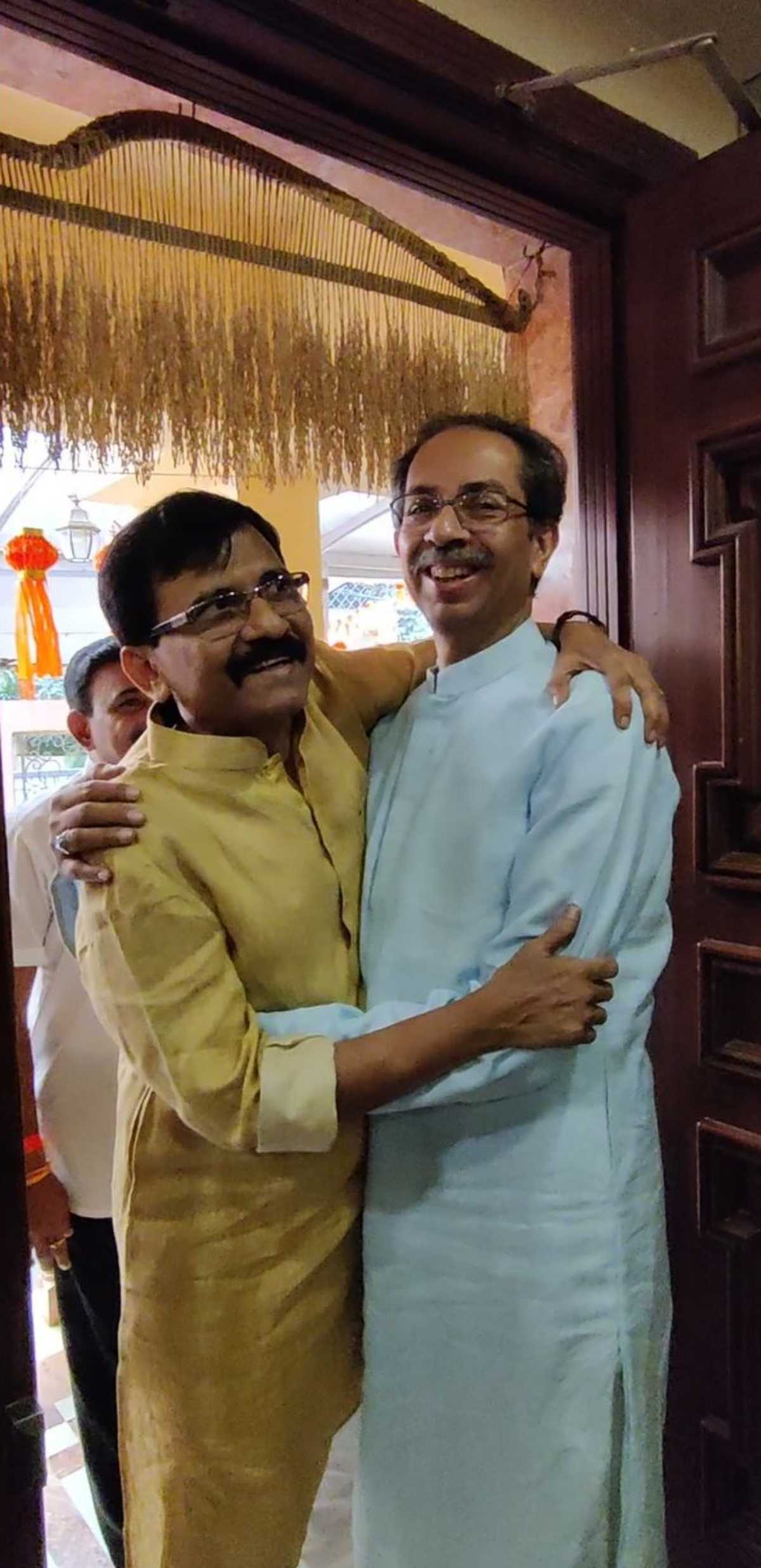 लोक वर्षोनवर्षे राहत असतात, मी १०० दिवस राहिलो. मात्र, तिथे एक एक तास १०० दिवसांसारखा असतो. तुरुंगवासातील जगणं एकांतवासाचं असतं. त्याला तुरुंग म्हणतात. तिथं फक्त भिंती दिसतात - संजय राऊत