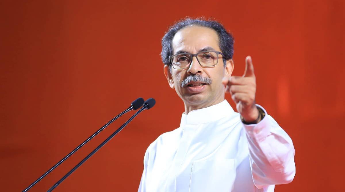 अन्नदाता शेतकरी विचारतो खायचं काय? पंतप्रधान म्हणतात मी दोन-तीन किलो शिव्या खातो. तुम्ही शिव्या खाऊन जगता ते ठिक आहे, पण शेतकऱ्यांचं काय? - उद्धव ठाकरे