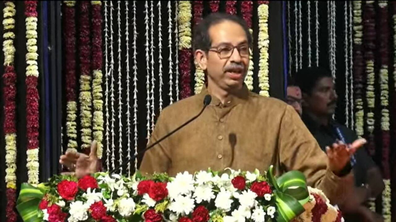 देवेंद्र फडणवीसांचे जुने विधान ऐका. फडणवीसांनी जनाची नाही, तर मनाची लाज बाळगावी - उद्धव ठाकरे