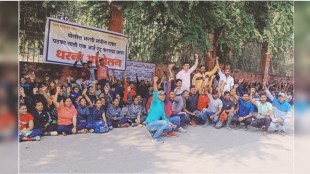 protest by youth in nagpur for demand of Give opportunity to apply in all districts for police recruitment