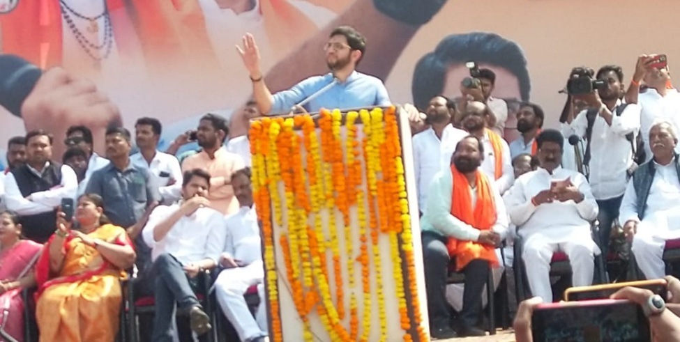 aaditya thackeray hit shinde fadnavis government over farmers issue in akola