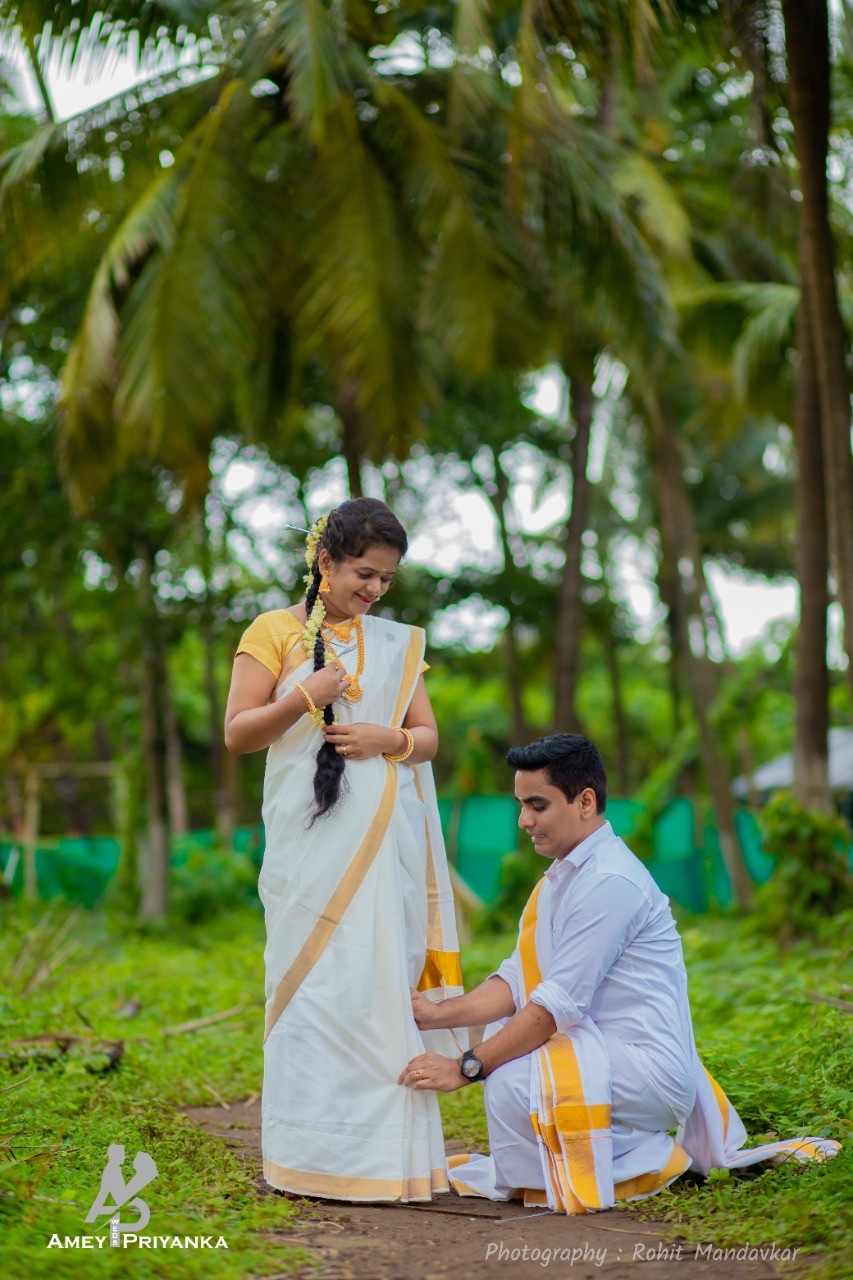 try these amazing Pre Wedding Photoshoot ideas on beach sunset traditional look candid photos viral