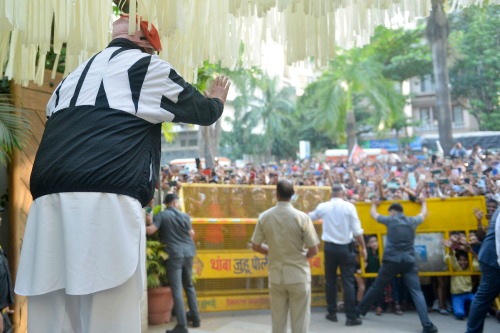 Amitabh Bachchan darshan with fans