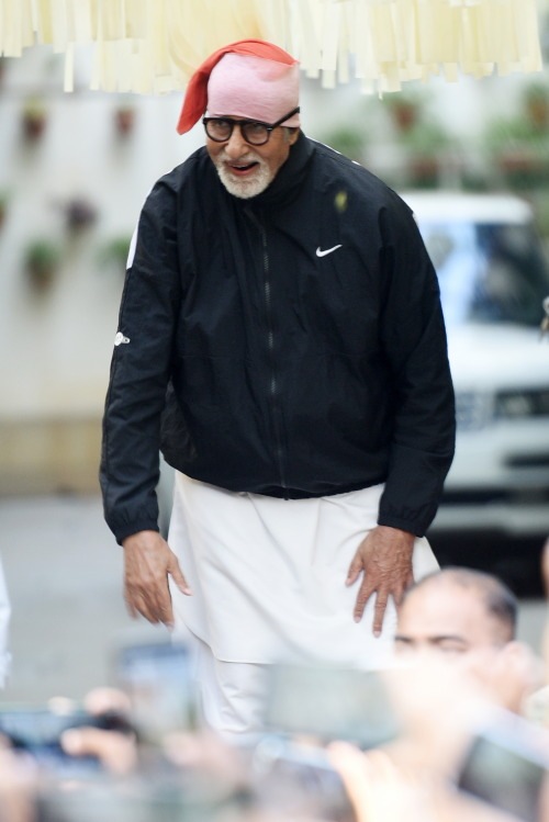 Amitabh Bachchan darshan with fans