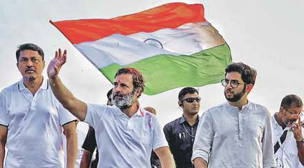 शिवसेना नेते आदित्य ठाकरे यांनी हजेरी लावली. शिवसेना नेते आदित्य ठाकरे यांनी हजेरी लावली.