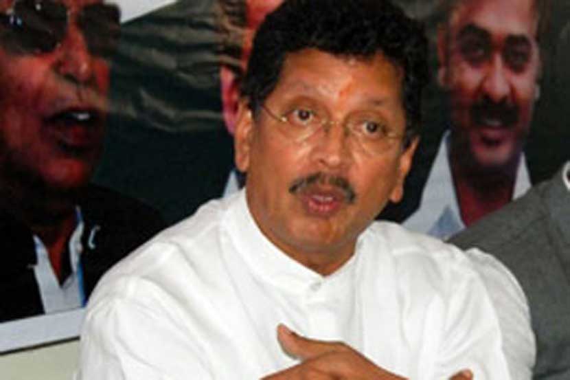 दीपक केसरकर दीपक केसरकर