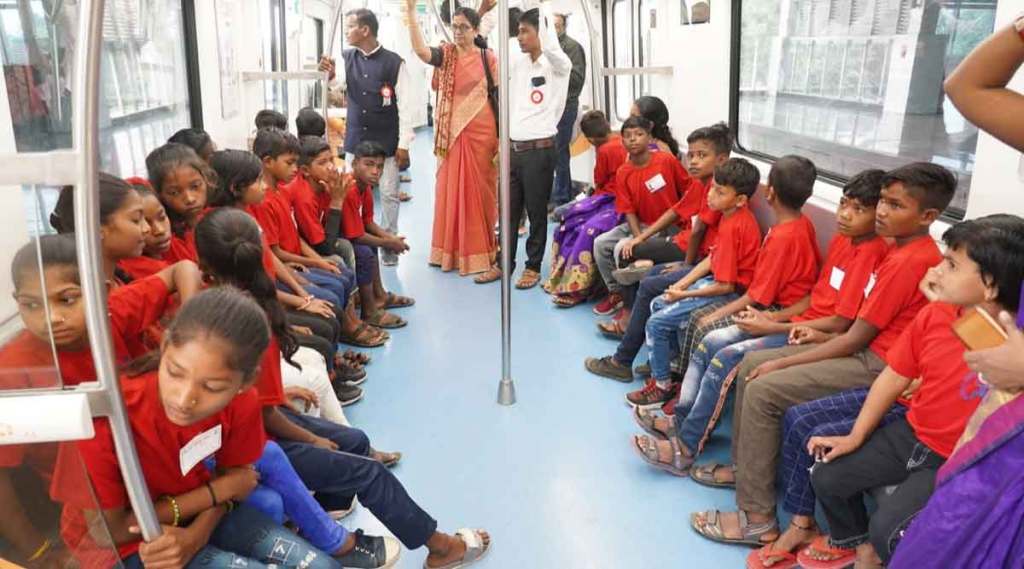 350 students from remote tribal areas enjoyed trip in nagpur metro 350 students from remote tribal areas enjoyed trip in nagpur metro